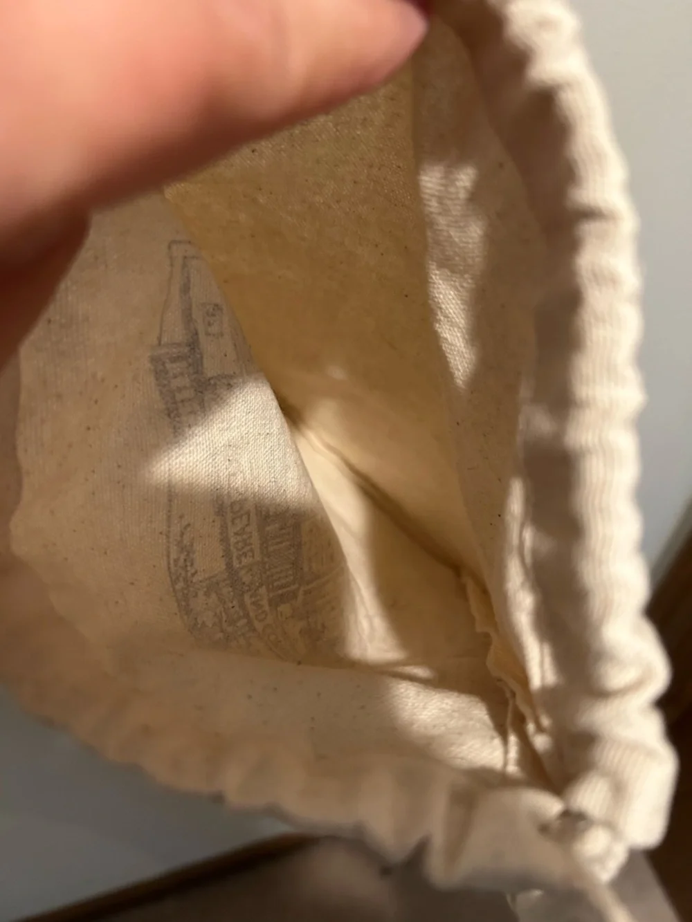 Shakespeare and Company Drawstring Façade
Pochette - Picture 3 of 3